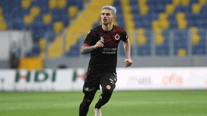 Berat Özdemir için Fenerbahçe, Galatasaray ve Trabzonspor yarışıyor |  FenerKolik